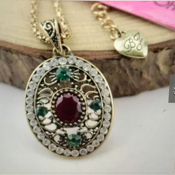 Necklace, Earrings Set, Elegant, Vintage Style Medallion Motif - Picture 2 of 7